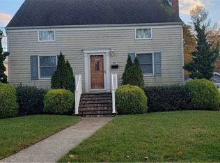 81 Stuyvesant Ave, Merrick, NY 11566