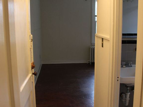 2nd image of 415 Cameron St #4