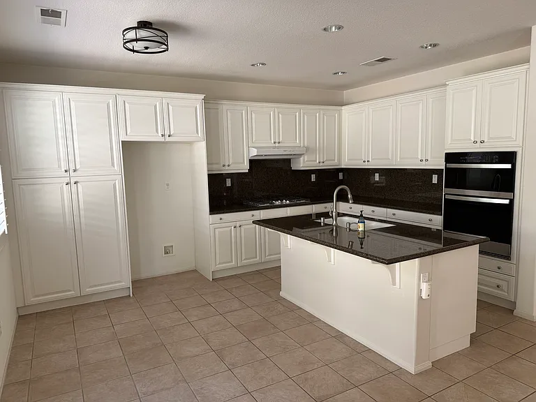 600 Clearwater Creek Dr — Photo 2