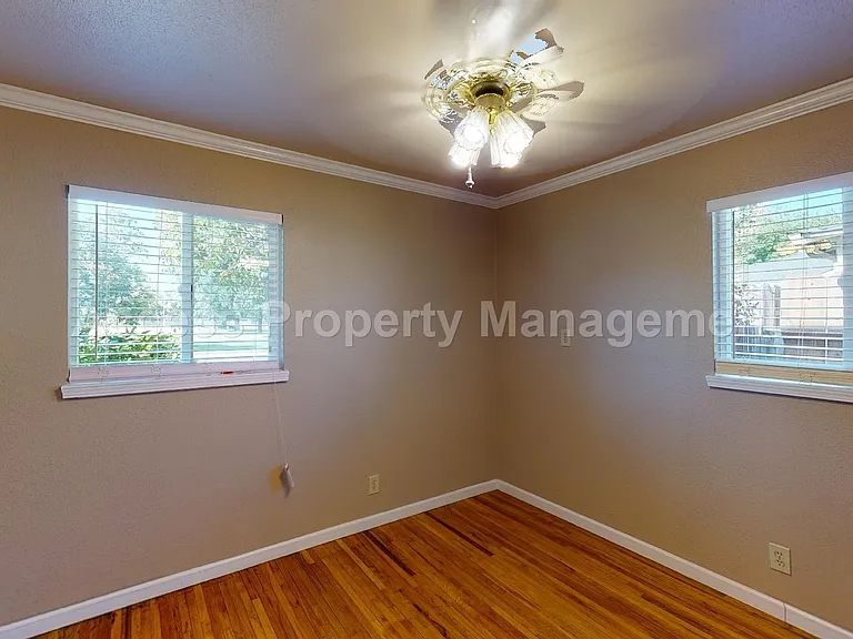 1002 Phelps Ave — Photo 18