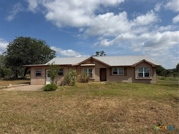 706 Thomaston River Rd, Cuero, TX 77954