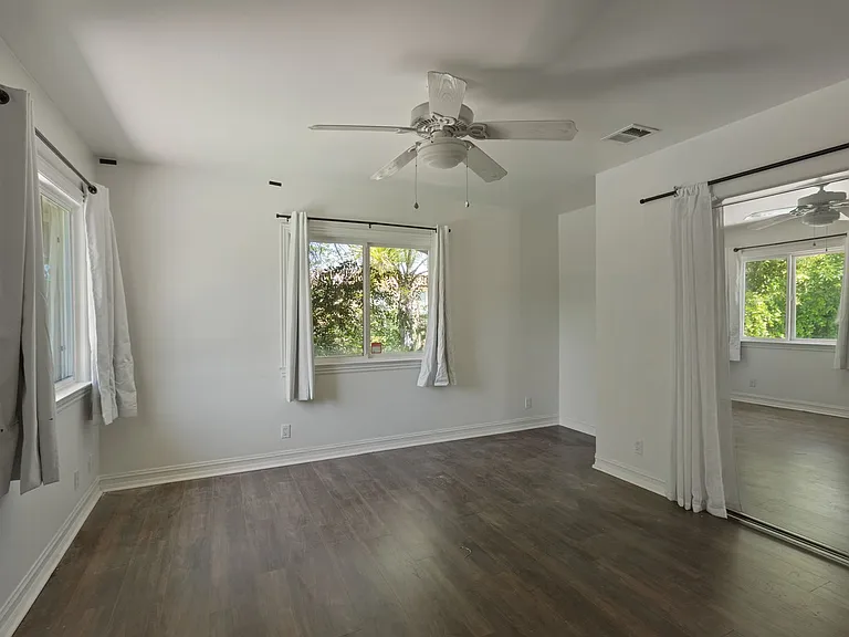 22100 Tiara St — Photo 31