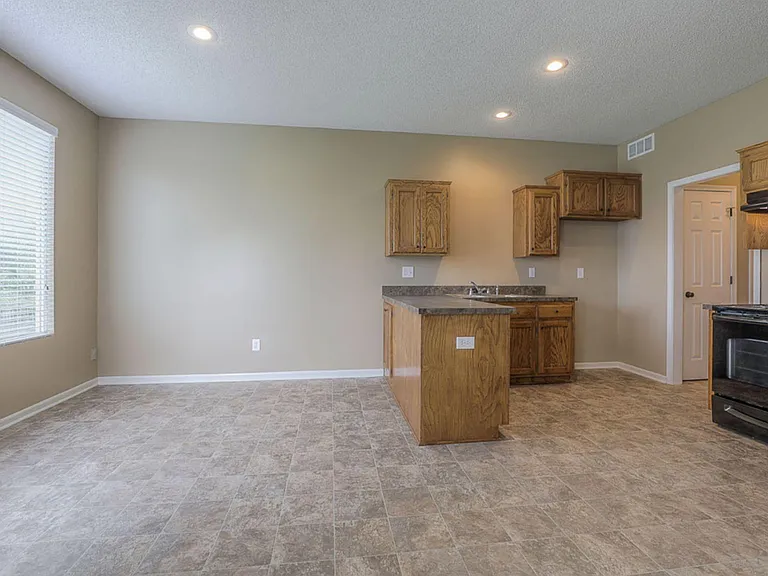 Cottonwood - Kitchen / Dining Area