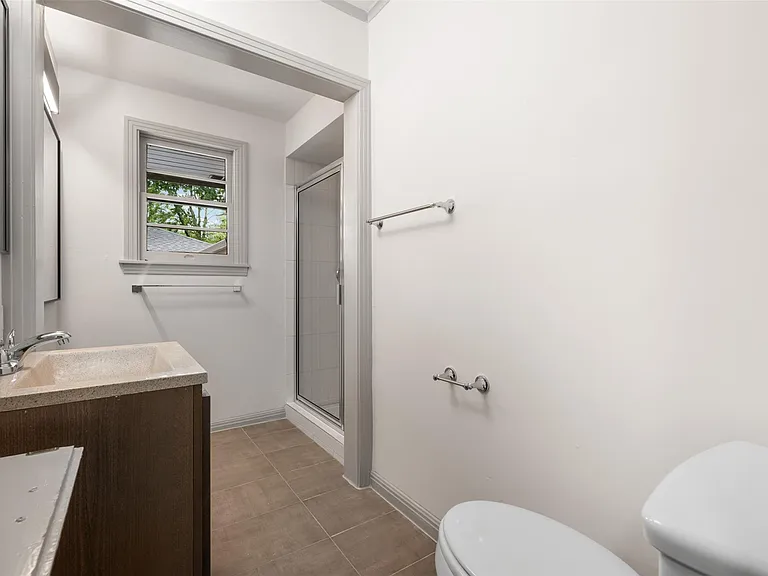 1711 S Main St — Photo 26