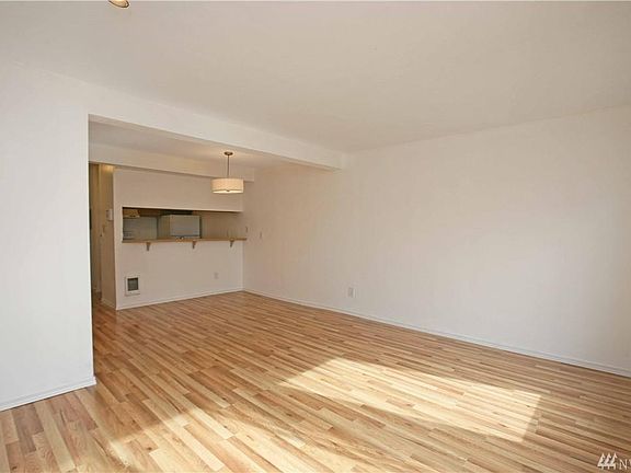 3rd image of 123 NE Myreboe St #18-H