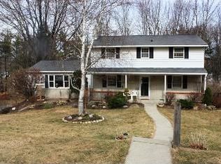 16 Village View Blf, Ballston Lake, NY 12019