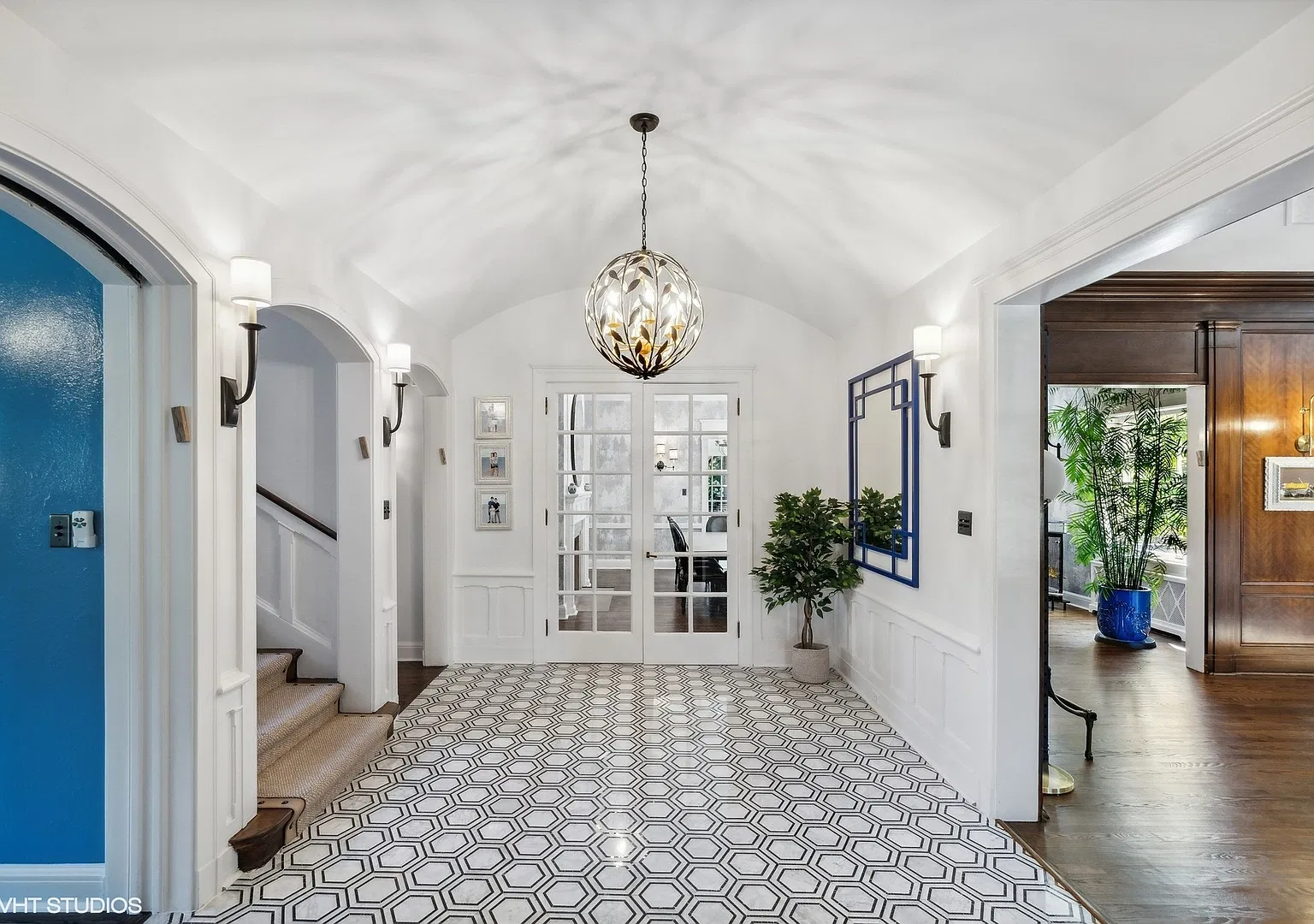9 bed, 7.5 bath, 10000 sqft, $14,770 — Photo 2