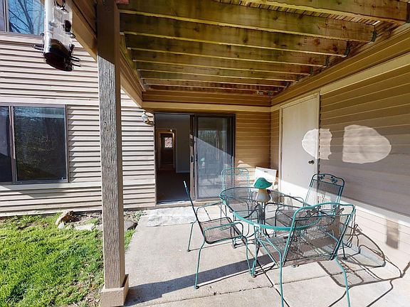 3rd image of 300 Briarcrest Dr