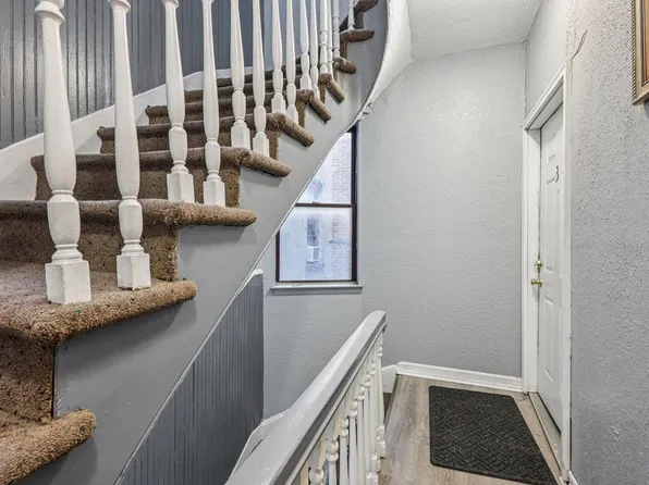 492 Pavonia Avenue image 17 of 25