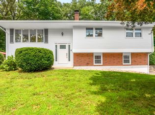 37 Cedar Ln, Beacon Falls, CT 06403
