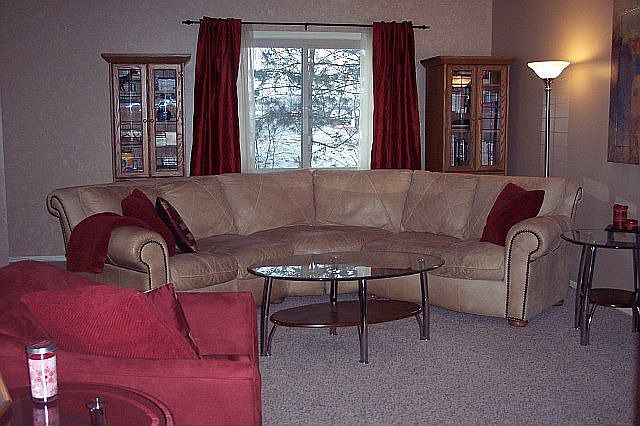 2nd image of 364 E Forest Knoll Dr