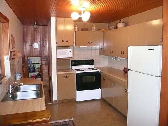 3rd image of 508 Deerpath Dr