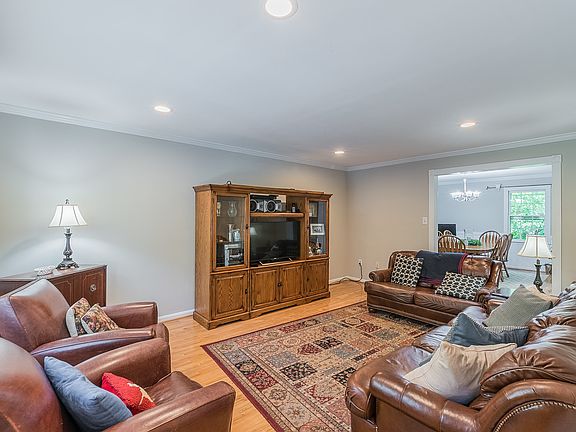 3rd image of 5928 Langton Dr
