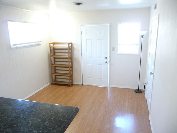 4th image of 165 De Long St