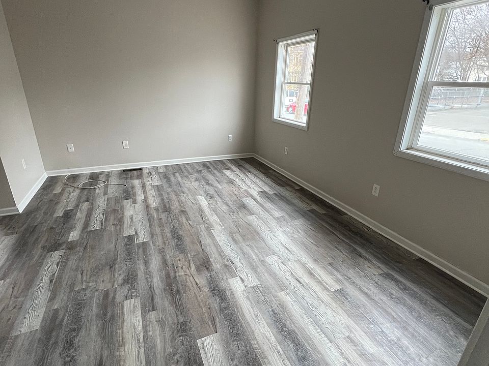 1st image of 196 Main St #1