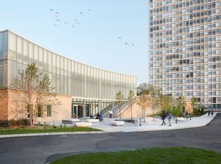 Prairie Shores, Chicago, IL 60616