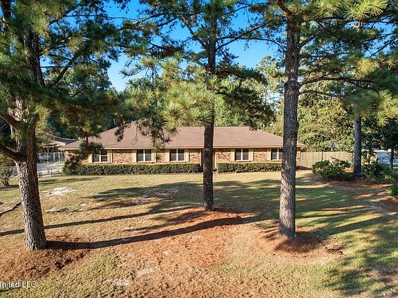 2nd image of 101 Greenwood Dr