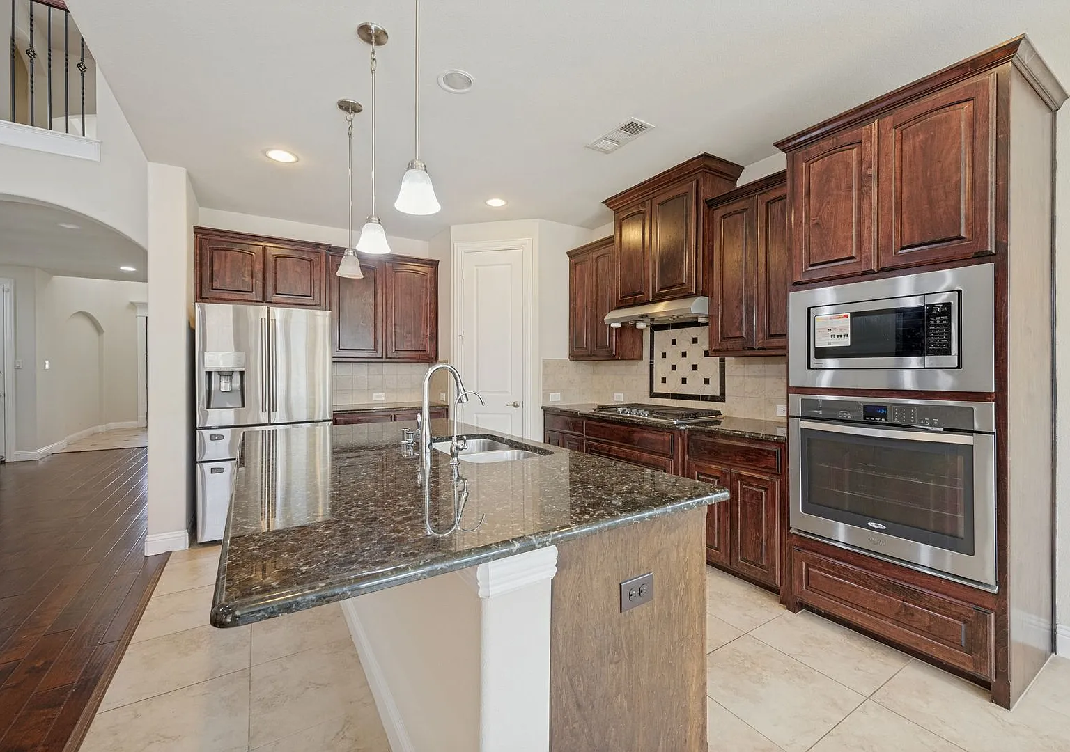 Spacious 4 Bed, 4 Bath Home in Parkside East, Irving - Coppell ISD - Available for Lease! — Photo 1