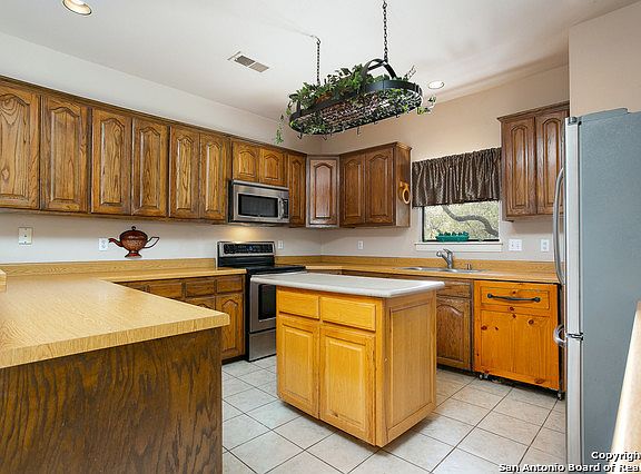5th image of 297 Lakewood Dr