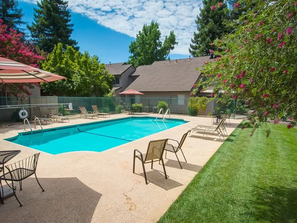 Aldergrove Townhomes