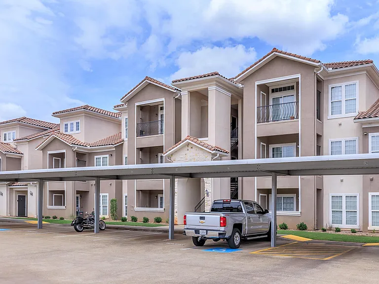 Arista Apartments — Photo 40