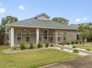 33 8th Ave, Shalimar, FL 32579