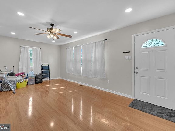 5th image of 53 Dubois Ave