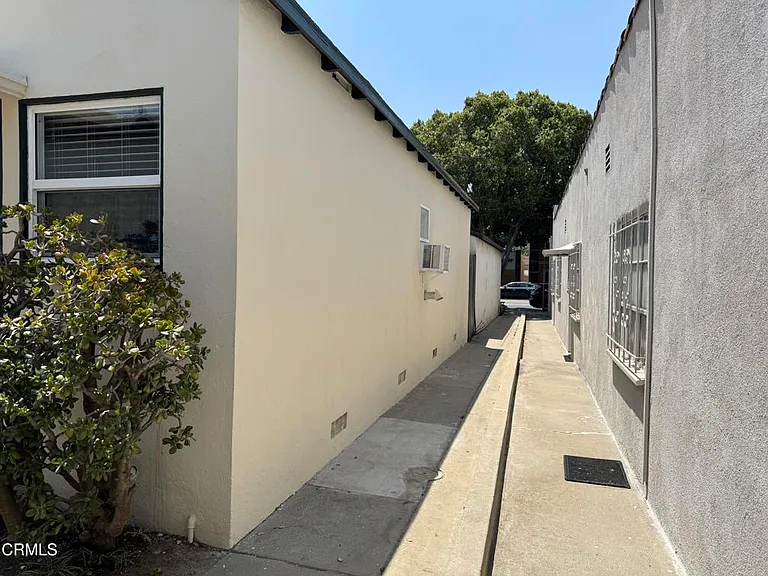 9173 1/2 E Las Tunas Dr — Photo 10