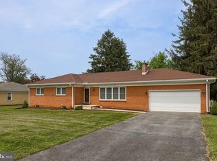 101 Lynbrook Dr N, York, PA 17402