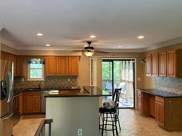 4 bed, 2.5 bath, 1800 sqft, $3,100 — Photo 3