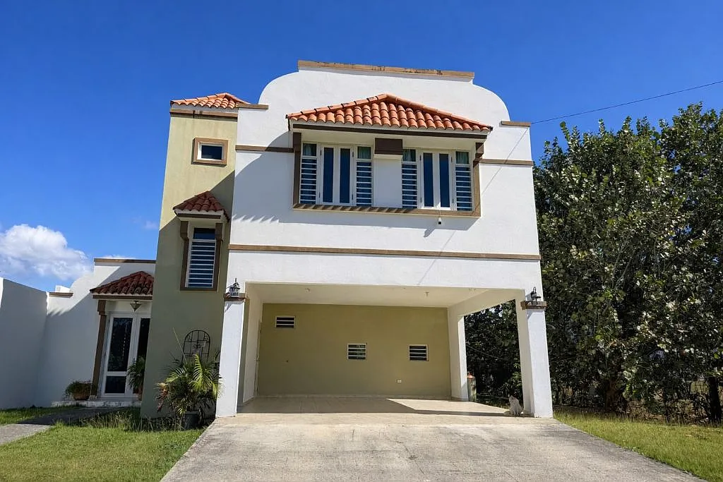 3 bed, 3.0 bath, 2500 sqft, $3,000 — Photo 1