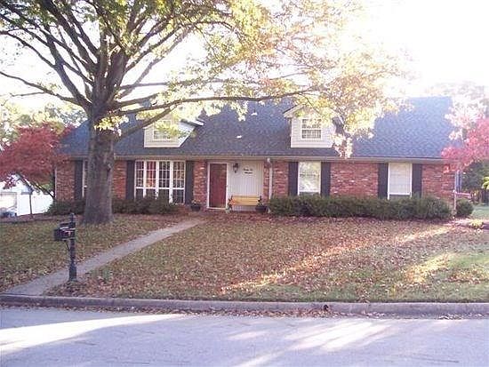 2nd image of 2219 Camelot Dr
