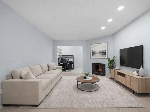 8405 Wilcrest Dr APT 2211, Houston, TX 77072