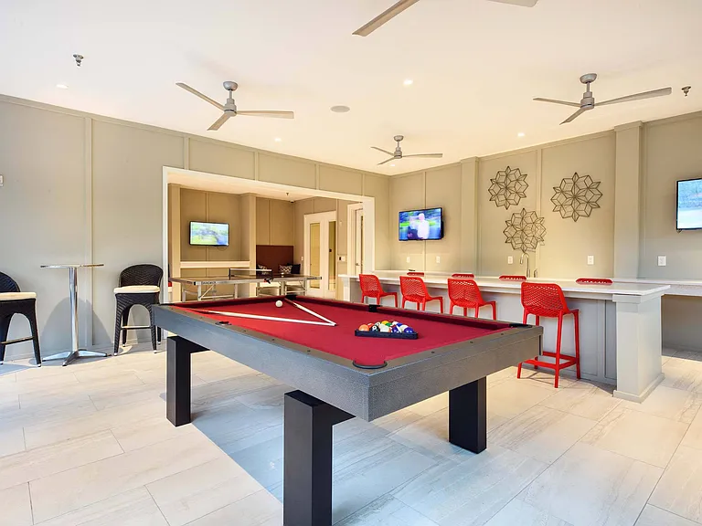 Sports Pub & Resident Lounge