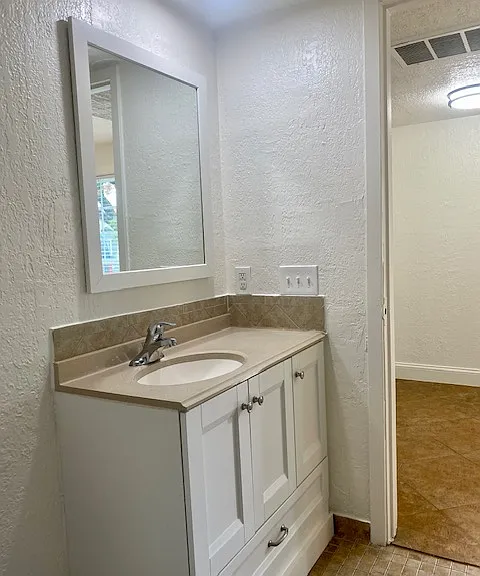 1131 Kings Hwy #1 — Photo 9