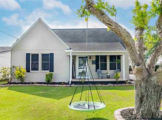 6112 Garner St, Groves, TX 77619