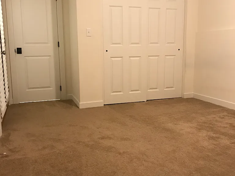 3x1 BOTTOM DUPLEX MASTER BEDROOM FRENCH DOORS AND PRIVATE ENTRANCE TO THE BATHROOM