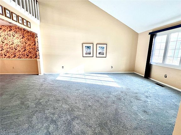 4th image of 16604 Southview Ln
