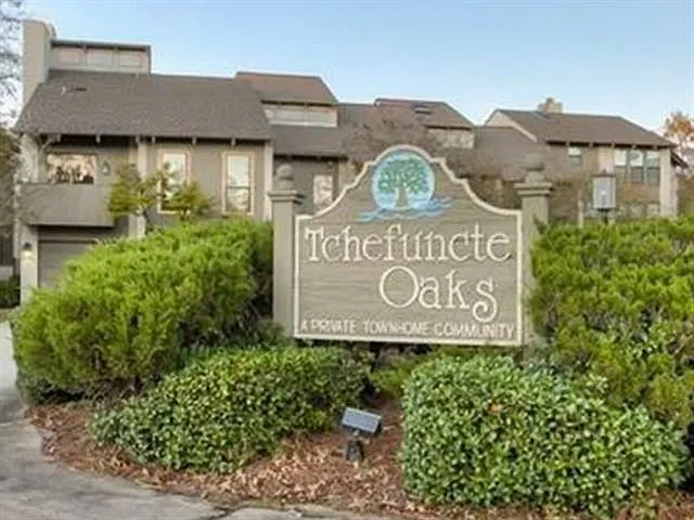 3 bed, 2.0 bath, 2059 sqft, $2,950 — Photo 2