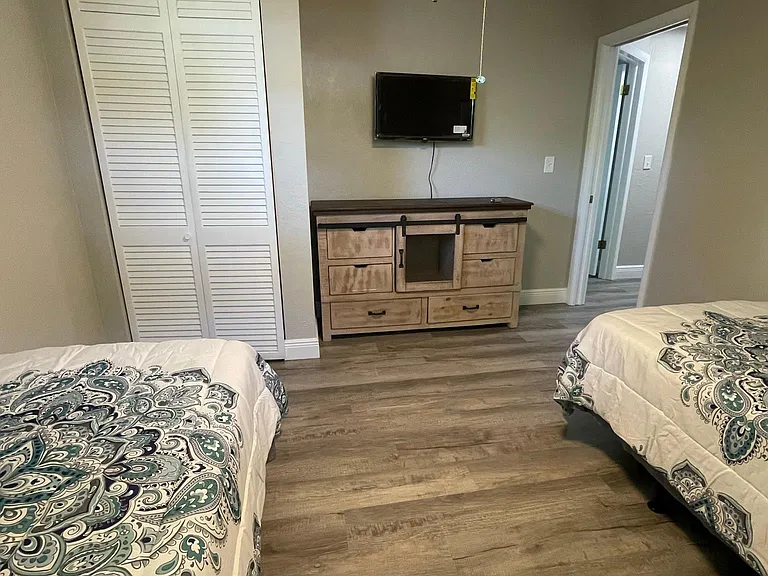 1225 Sunland Rd — Photo 9