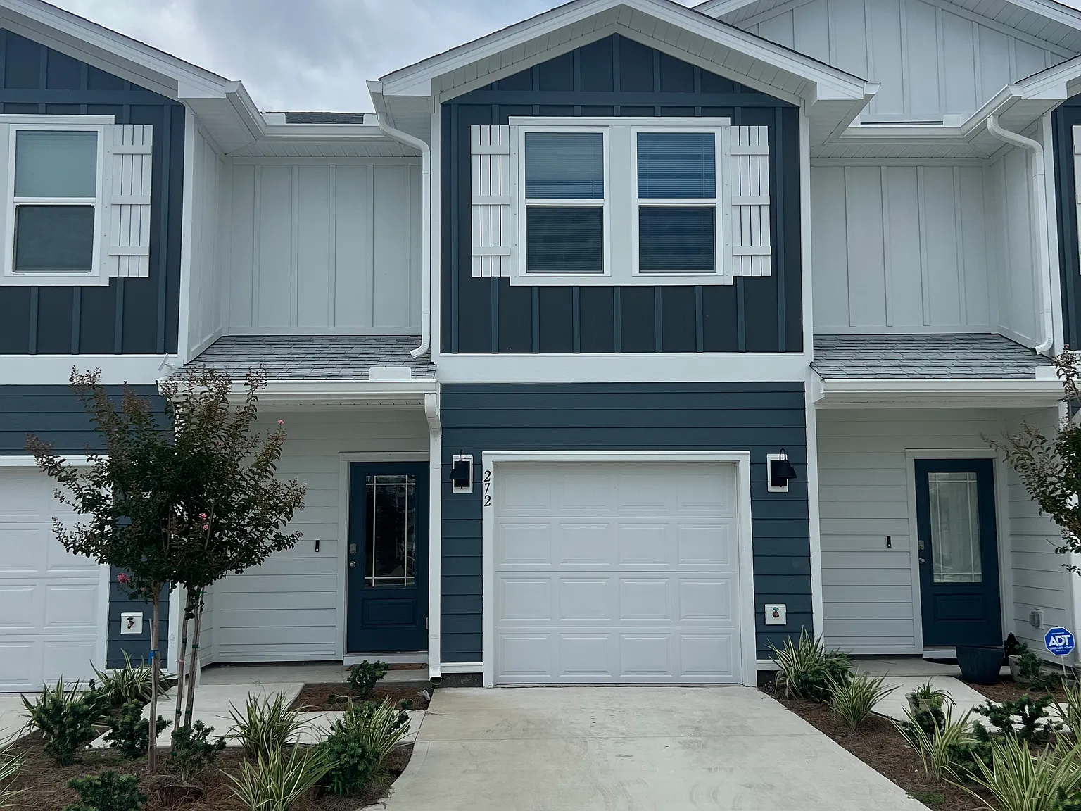 3 bed, 2.5 bath, 1537 sqft, $2,400 — Photo 1