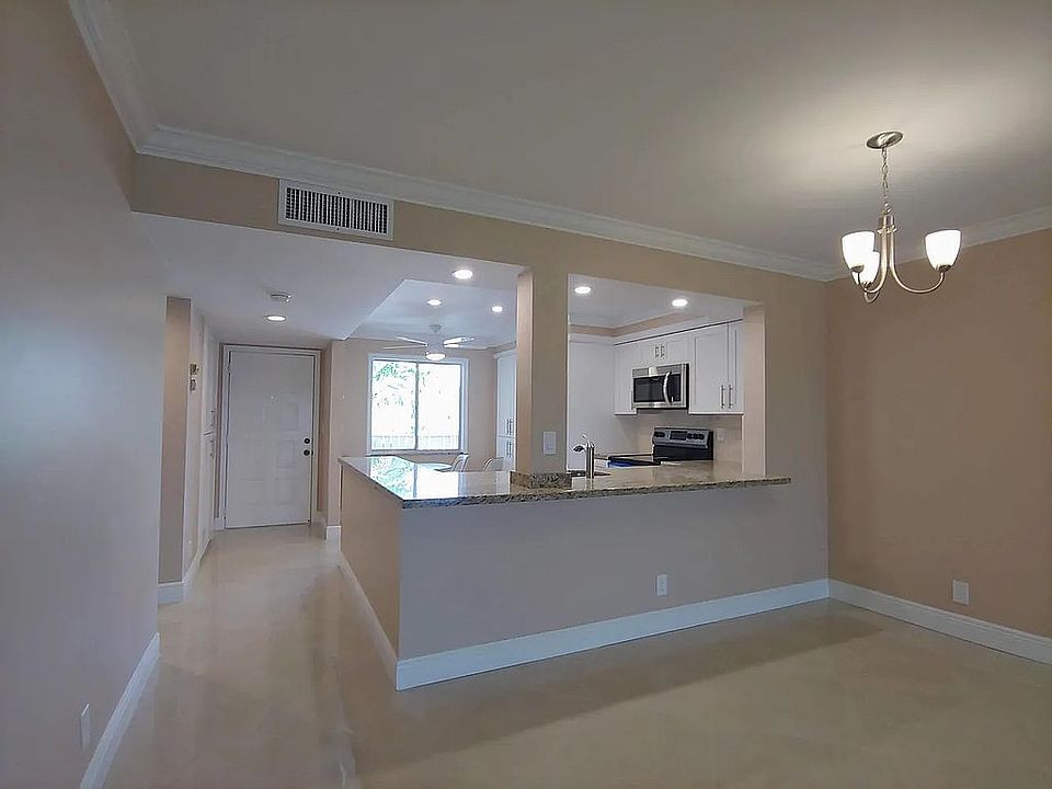 1st image of 7286 Huntington Ln APT 204