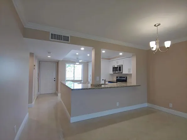 7286 Huntington Ln APT 204, Delray Beach, FL 33446