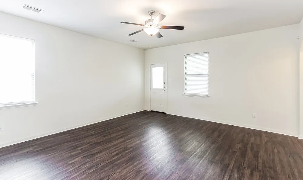 3 bed, 2.0 bath, 1552 sqft, $2,035 — Photo 4