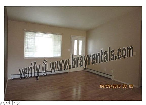 2962 N. Ronlin Ave. living room