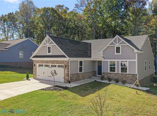 289 Pleasants Ln, Kilmarnock, VA 22482