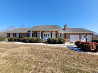 730 Blue Hollow Rd, Mount Airy, NC 27030
