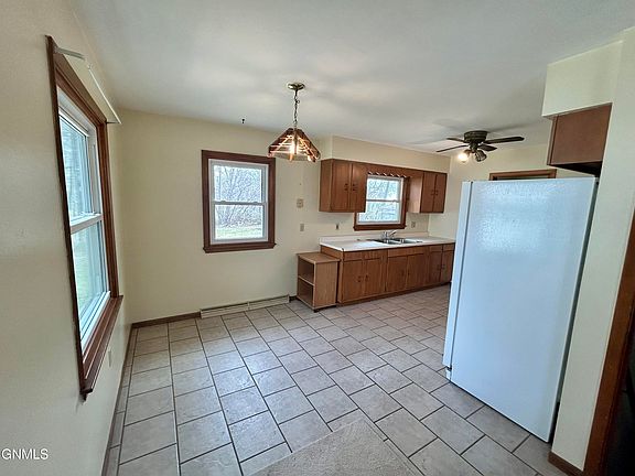 5th image of 408 Sayler St