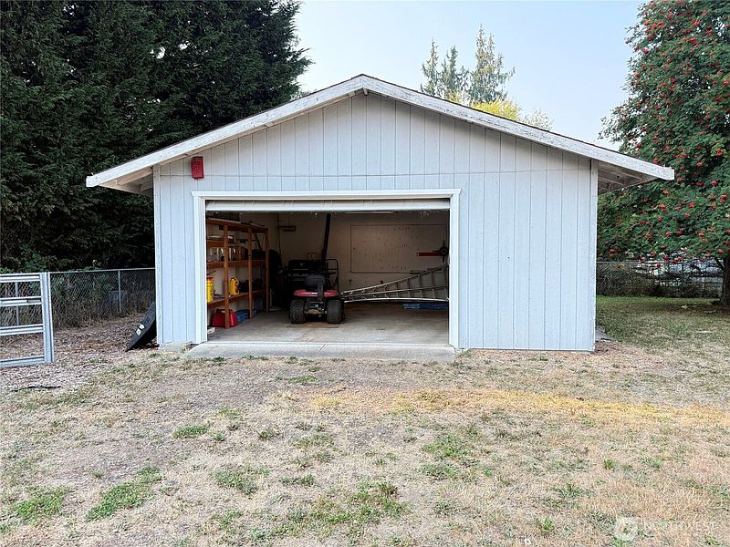 4th image of 1111 Barr Road