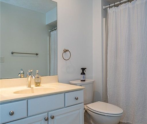 5th image of 8835 Lyon St